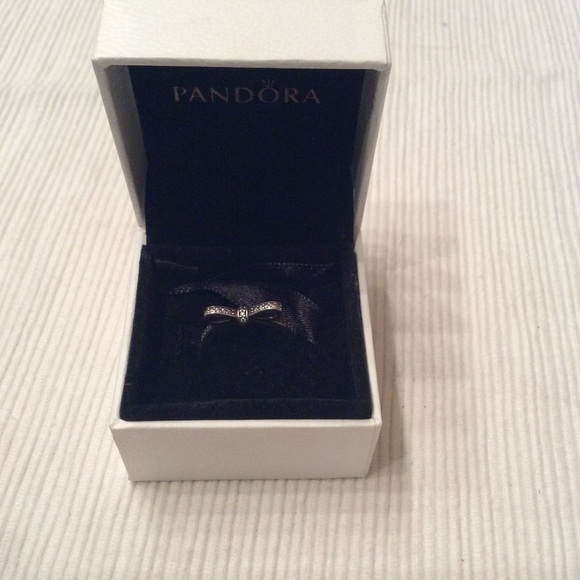 Pandora Bow ring